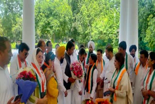 kashmir-ex-bureaucrat-and-four-former-j-and-k-legislators-join-congress