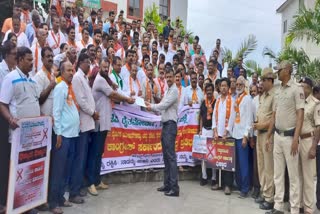 bjp-raita-morcha-protested-against-government-for-anti-farmer-policy-in-shivamogga