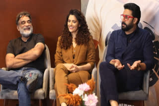 Abhishek Bachchan is hearing up for the release of his upcoming film Ghoomer. The actor is busy promoting the film with director R Balki and co-star Saiyami Kher. During Ghoomer promotions, Abhishek opened up about how he had no courage to celebrate six consecutive hits as he comes home to a father who gave seventeen golden jubilees in a row.