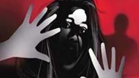 Widow raped in a moving car by two men  Widow raped in moving car in Maharashtra  Widow raped  കാറില്‍ യുവതിയെ കൂട്ടബലാത്സംഗത്തിനിരയാക്കി  കാമുകനും കൂട്ടാളികള്‍ക്കുമെതിരെ കേസ്  മഹാരാഷ്‌ട്രയിലെ സത്രപുര  പൊലീസ്