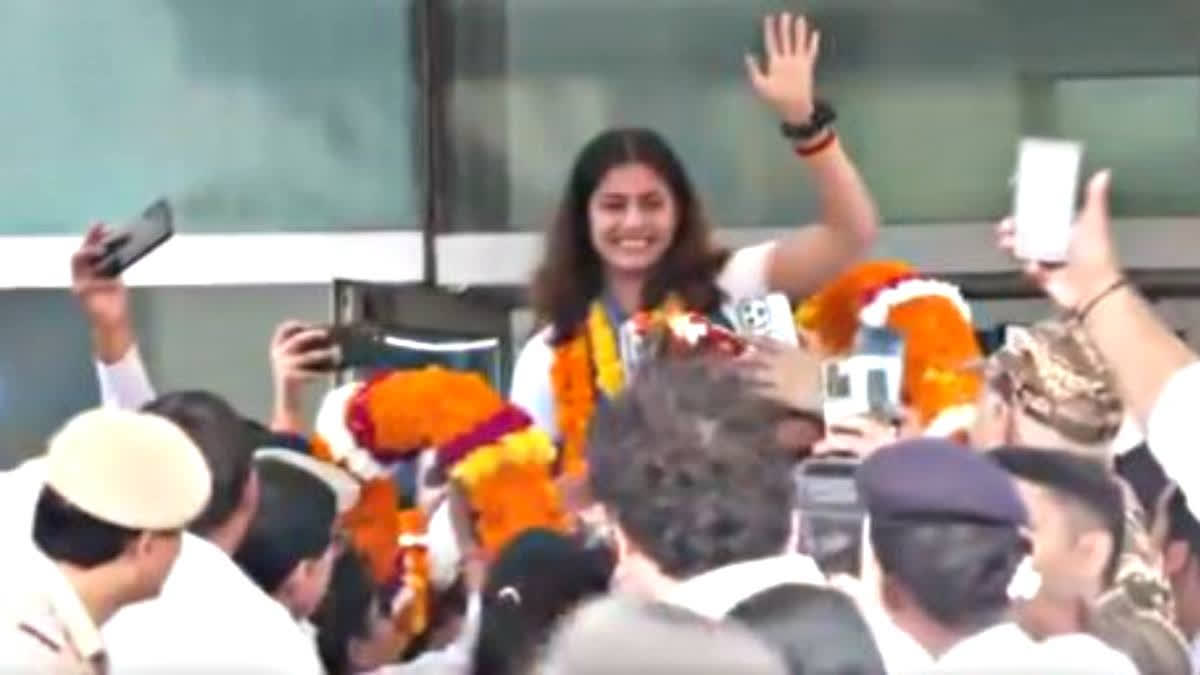 Pistol shooter Manu Bhaker returned to India after winning two bronze medals at the Olympics. Despite a rainy morning, she received a warm welcome from hundreds of supporters and her family at Indira Gandhi International Airport. Bhaker made history by winning medals in both the women's 10m air pistol and 10m air pistol mixed team event.