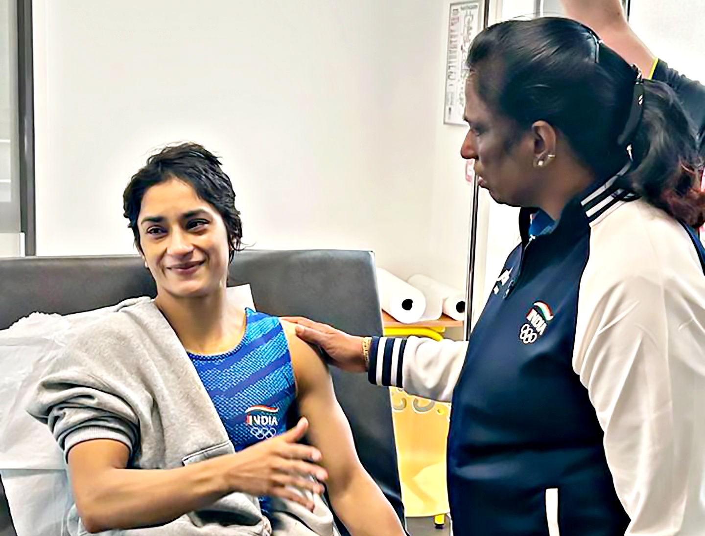 P T USHA MEETS VINESH PHOGAT