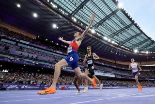 Cole Hocker breaks Olympic record to win gold in men's 1500m event