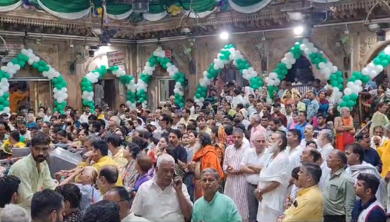 Hariyali Teej 2024 celebrated in Banke Bihari temple of Vrindavan Bihariji seated on the gold and silver throne