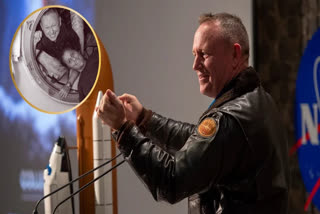 File: NASA astronaut Butch Wilmore delivers the keynote address at The Space Shuttle Columbia National Tour town
