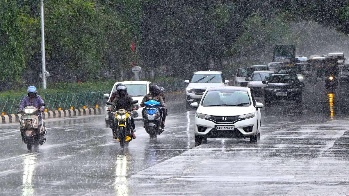 heavy rain in kerala  kerala weather update  weather update  kerala weather  weather  heavy rain  yellow alert in kerala  rain in kerala  മഴ  കേരള കാലാവസ്ഥ മുന്നറിയിപ്പ്  കാലാവസ്ഥ മുന്നറിയിപ്പ്  കാലാവസ്ഥ മുന്നറിയിപ്പ് കേരളം  ശക്തമായ മഴയ്ക്ക് സാധ്യത  മഴയ്ക്ക് സാധ്യത  മഴ മുന്നറിയിപ്പ്  കാലാവസ്ഥ നിരീക്ഷണ കേന്ദ്രം  യെല്ലോ അലർട്ട്  യെല്ലോ അലർട്ട് കേരള  യെല്ലോ അലർട്ട് പ്രഖ്യാപിച്ച ജില്ലകൾ  മഴ  യെല്ലോ അലർട്ട് ഇന്ന്  ഇടിമിന്നൽ മുന്നറിയിപ്പ്