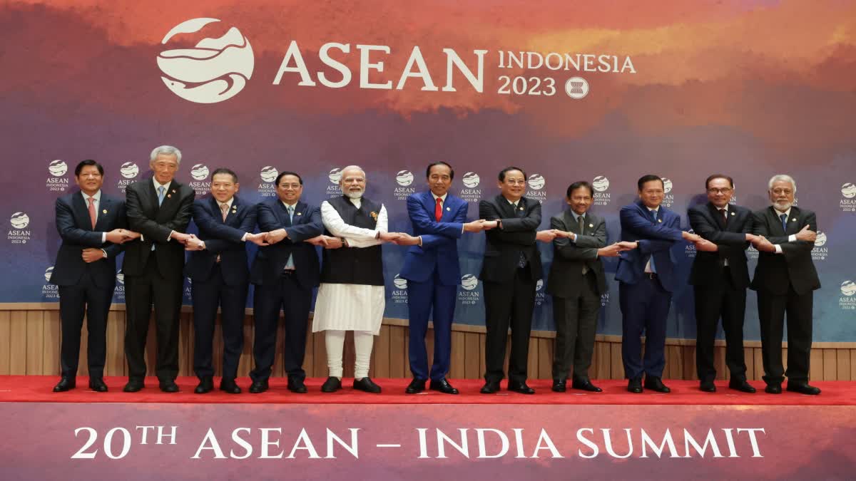 History geography unite  India and ASEAN  PM Modi in Indonesia  Prime Minister Narendra Modi  India ASEAN partnership  ಭಾರತ ಮತ್ತು ಆಸಿಯಾನ್ ಅನ್ನು ಒಂದು  ಭೌಗೋಳಿಕತೆಯು ಭಾರತ ಮತ್ತು ಆಸಿಯಾನ್  ಪ್ರಧಾನಿ ಮೋದಿ ಅಭಿಪ್ರಾಯ  ಆಸಿಯಾನ್ ಸಮ್ಮೇಳನದಲ್ಲಿ ಪ್ರಧಾನಿ ಹೇಳಿಕೆ  ಭಾರತದ ಇಂಡೋ ಪೆಸಿಫಿಕ್ ಉಪಕ್ರಮ