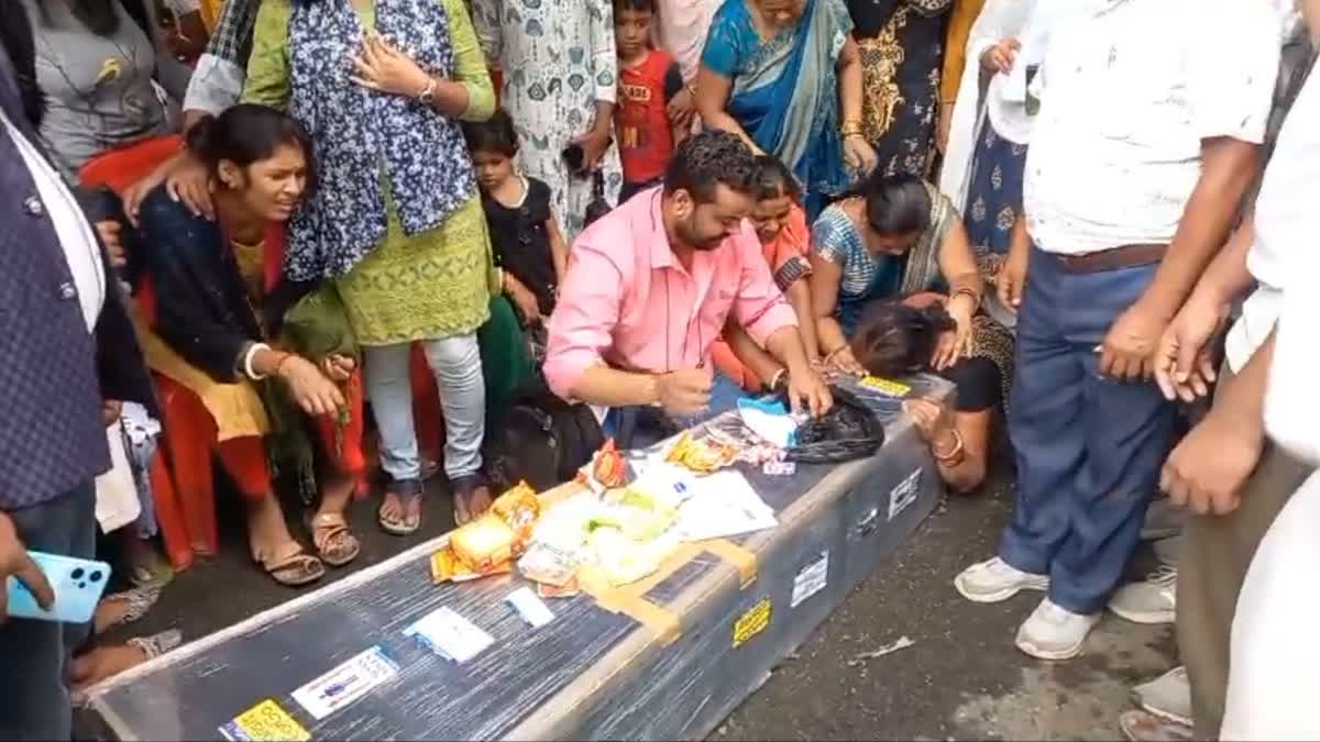 Jharkhand assistant professor died in Tamilnadu Relatives protest in front of Raj Bhavan