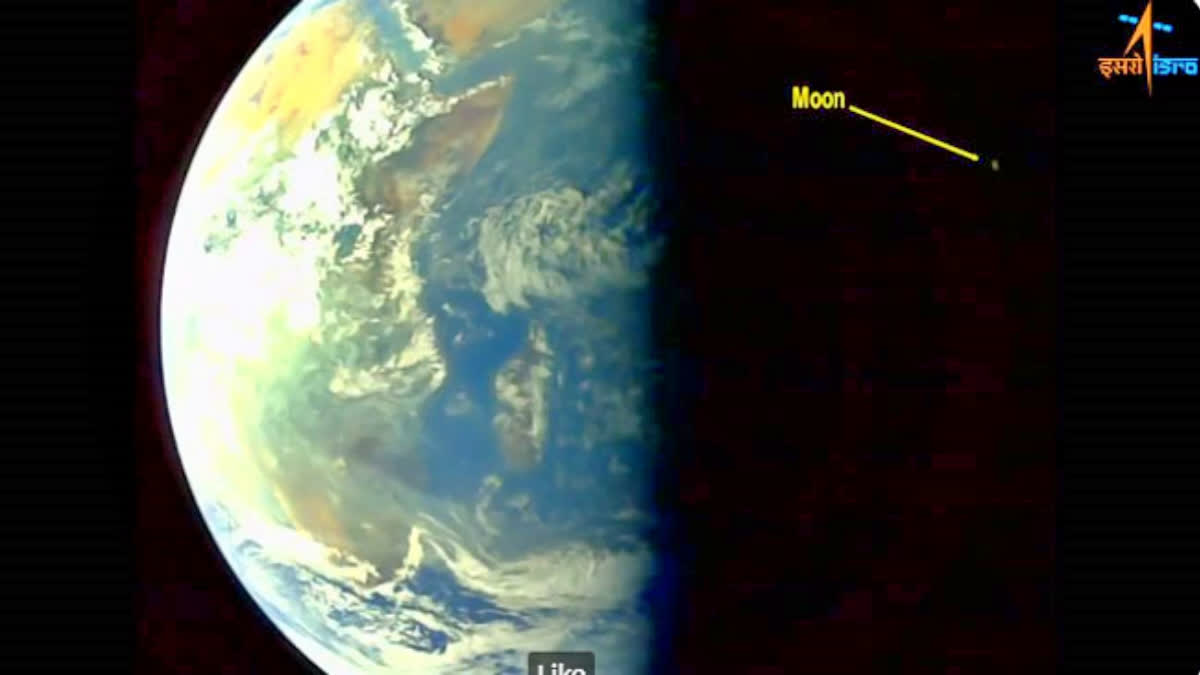 Aditya L1 takes a selfie  Aditya L1 takes a selfie with Earth and the Moon  ISRO Tweet  ಭೂಮಿ ಚಂದ್ರನ ಜೊತೆ ಸೆಲ್ಫಿ ತೆಗೆದುಕೊಂಡ ಆದಿತ್ಯ ಎಲ್​1  ಚಂದ್ರನ ಜೊತೆ ಸೆಲ್ಫಿ ತೆಗೆದುಕೊಂಡ ಆದಿತ್ಯ ಎಲ್​1  ಒಂದೇ ಪ್ರೇಮ್​ನಲ್ಲಿ ಭೂಮಿ ಮತ್ತು ಚಂದ್ರ  ಭೂಮಿ ಮತ್ತು ಚಂದ್ರನ ಜೊತೆ ಆದಿತ್ಯ ಎಲ್1 ಸೆಲ್ಫಿ  ಸೂರ್ಯನ ಅಧ್ಯಯನಕ್ಕಾಗಿ ಉಡಾವಣೆಗೊಂಡಿರುವ ಆದಿತ್ಯ ಎಲ್ 1  ಆದಿತ್ಯ ಎಲ್ 1 ಉಪಗ್ರಹ ಯಶಸ್ವಿಯಾಗಿ ಗುರಿಯತ್ತ ಸಾಗುತ್ತಿದೆ  ಆದಿತ್ಯ ಎಲ್ 1 ಸೆಲ್ಫಿ ತೆಗೆದುಕೊಂಡ ಫೋಟೋ  ಸಾಮಾಜಿಕ ಮಾಧ್ಯಮಗಳಲ್ಲಿ ಸಖತ್​ ವೈರಲ್