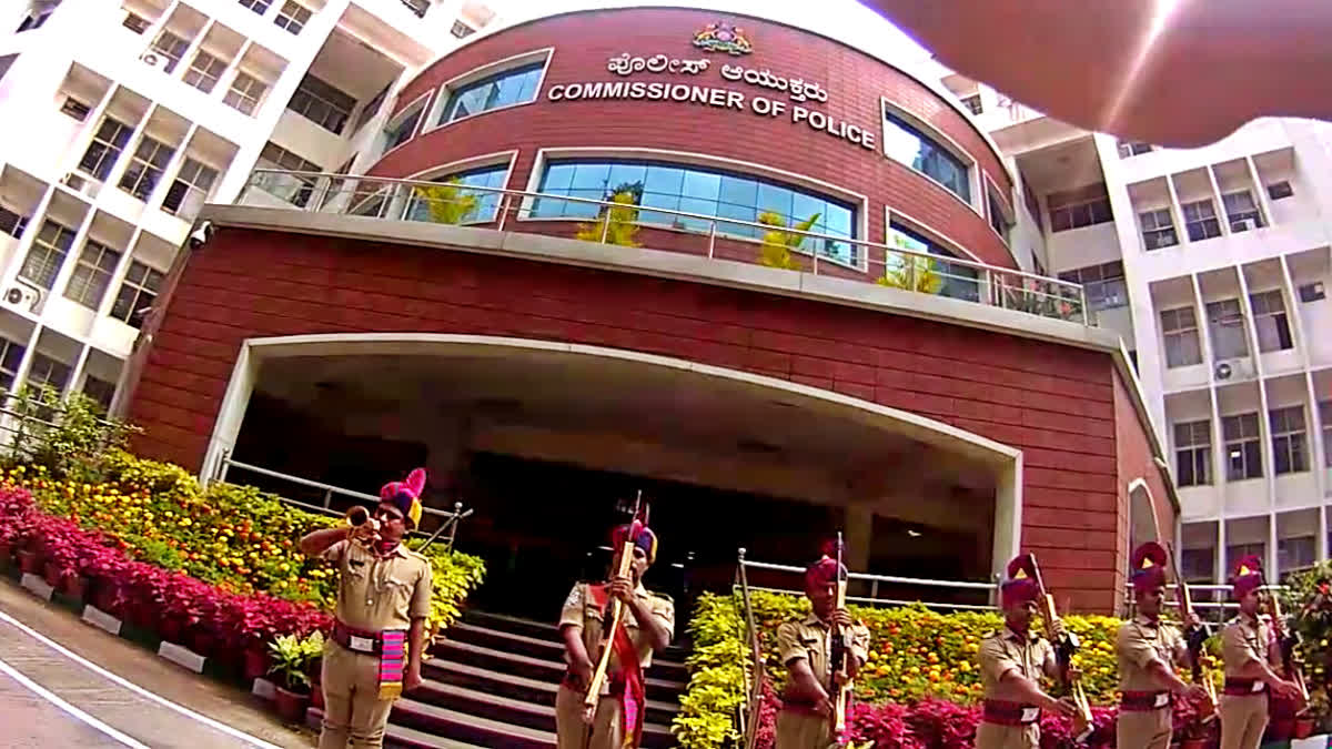 Command in Kannada  parade in Karnataka  karnataka rajyotsava  ಪರೇಡ್ ವೇಳೆ ಸೌದಾನ್ ವಿಶ್ರಾಮ್  ಸೌದಾನ್ ವಿಶ್ರಾಮ್ ಎಂಬ ಪದಗಳಿಗೆ‌ ತಿಲಾಂಜಲಿ  ಕನ್ನಡದಲ್ಲೇ ಕಮಾಂಡ್  ಪೊಲೀಸ್ ಪರೇಡ್​ನಲ್ಲಿ ಅಥವಾ ಗೌರವ ವಂದನೆ  ಸೌದಾನ್ ವಿಶ್ರಾಮ್ ಎಂಬ ಕಮಾಂಡ್​ ರಾಜ್ಯ ಪೊಲೀಸ್ ಇಲಾಖೆಯಲ್ಲಿ ಪರೇಡ್