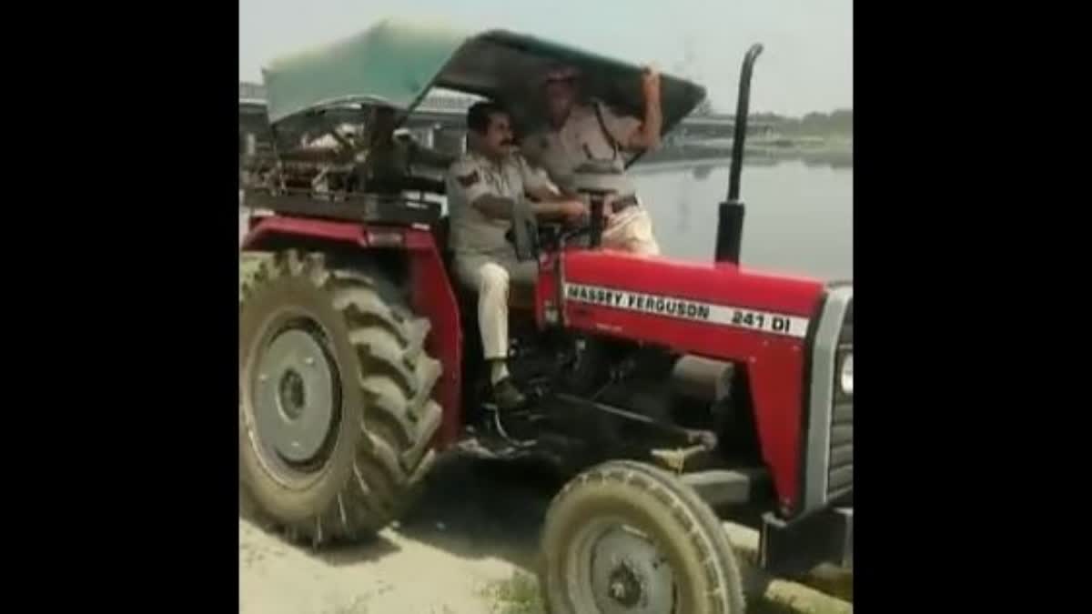 Delhi Police patrols Raj Ghat area on tractor ahead of G20 Summit