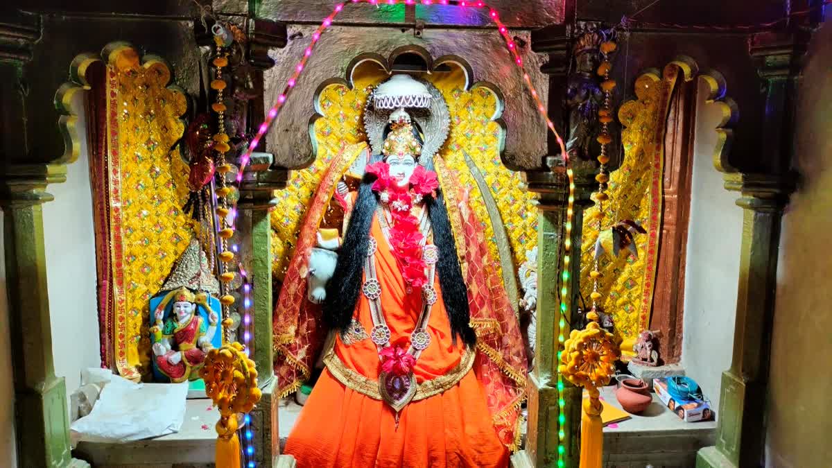 Shitla Mata Mandir in Banaskantha : કૂંપટ ગામનું શીતળા માતા મંદિર, જૈનોએ સ્થાપેલા મંદિરમાં વર્ષમાં બે વાર ઉજવાય છે શીતળા સાતમ