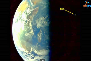 Aditya L1 takes a selfie  Aditya L1 takes a selfie with Earth and the Moon  ISRO Tweet  ಭೂಮಿ ಚಂದ್ರನ ಜೊತೆ ಸೆಲ್ಫಿ ತೆಗೆದುಕೊಂಡ ಆದಿತ್ಯ ಎಲ್​1  ಚಂದ್ರನ ಜೊತೆ ಸೆಲ್ಫಿ ತೆಗೆದುಕೊಂಡ ಆದಿತ್ಯ ಎಲ್​1  ಒಂದೇ ಪ್ರೇಮ್​ನಲ್ಲಿ ಭೂಮಿ ಮತ್ತು ಚಂದ್ರ  ಭೂಮಿ ಮತ್ತು ಚಂದ್ರನ ಜೊತೆ ಆದಿತ್ಯ ಎಲ್1 ಸೆಲ್ಫಿ  ಸೂರ್ಯನ ಅಧ್ಯಯನಕ್ಕಾಗಿ ಉಡಾವಣೆಗೊಂಡಿರುವ ಆದಿತ್ಯ ಎಲ್ 1  ಆದಿತ್ಯ ಎಲ್ 1 ಉಪಗ್ರಹ ಯಶಸ್ವಿಯಾಗಿ ಗುರಿಯತ್ತ ಸಾಗುತ್ತಿದೆ  ಆದಿತ್ಯ ಎಲ್ 1 ಸೆಲ್ಫಿ ತೆಗೆದುಕೊಂಡ ಫೋಟೋ  ಸಾಮಾಜಿಕ ಮಾಧ್ಯಮಗಳಲ್ಲಿ ಸಖತ್​ ವೈರಲ್