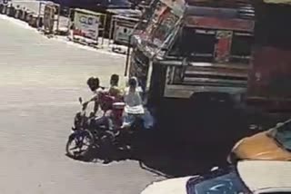 three-people-narrowly-survived-in-collision-between-truck-and-bike-in-in-dehradun-video-viral