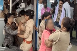 crime-news-attack-on-female-policemen-in-lucknow-with-revenue-team-recover-bank-loan