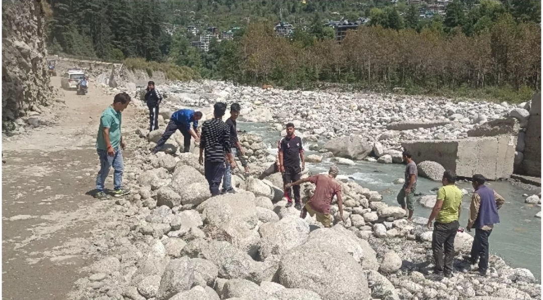 Manali Beas river crate wall construction