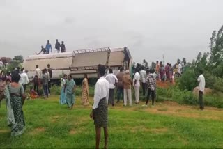 rtc_bus_overturned_15_injured_in_satya_sai_district