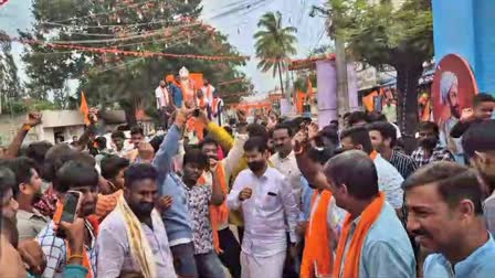 MLA CITY RAVI DANCE WHILE BRINGING GANAPATI TO THE HINDU MAHASABHA CHIKKAMAGALURU