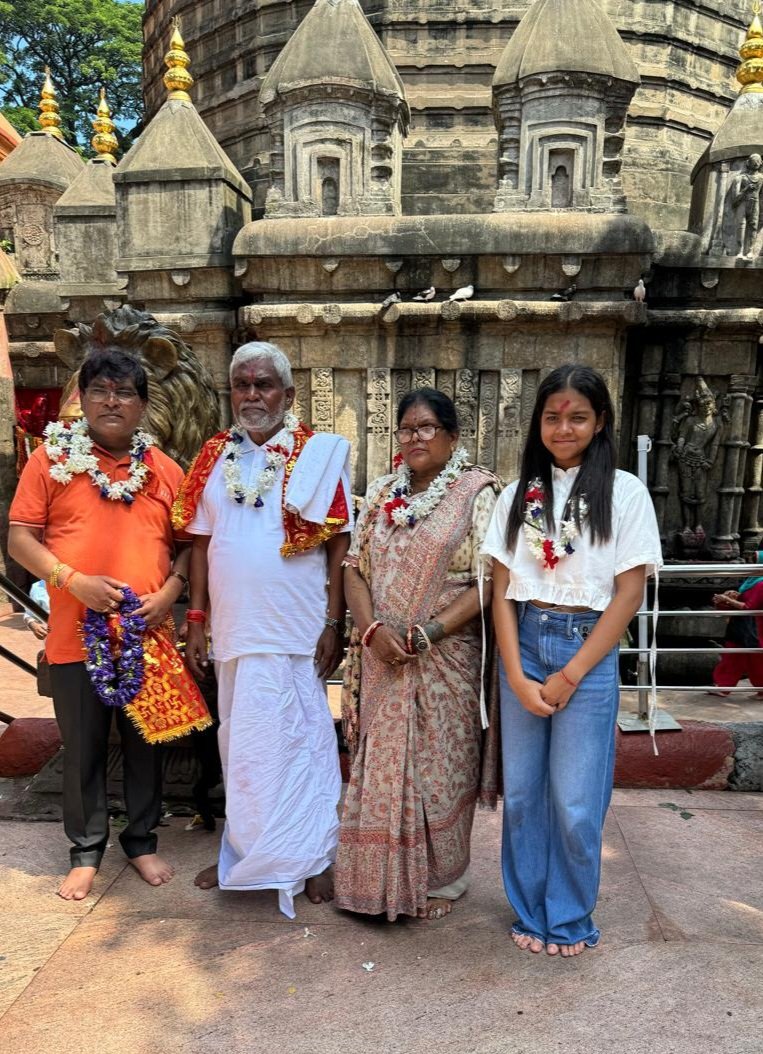 Champai Soren visits Kamakhya Temple