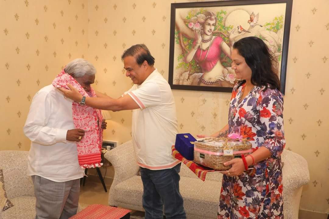 Champai Soren visits Kamakhya Temple