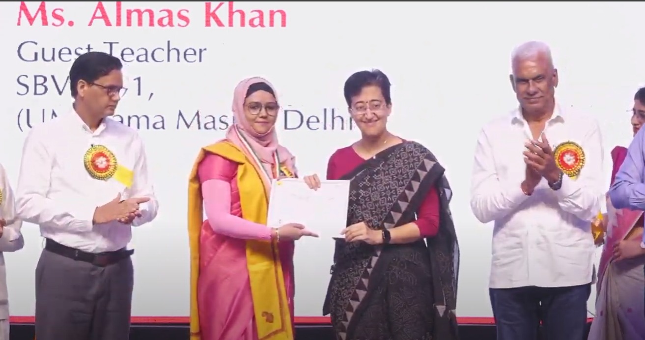 Honored with Urdu Teacher Award on Teachers Day in New Delhi