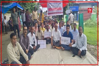 Demanding Continuation Old Pension Scheme