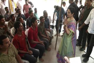 Bhuvaneshwari met Yuvagalam volunteers
