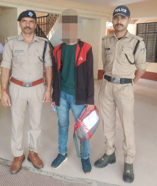 Accused arrested with 1 kg 800 grams charas