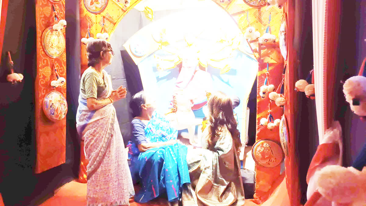 puja in tram