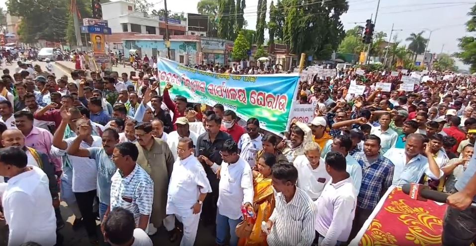 PROTEST AGAINST SAMAKOI IRRIGATION