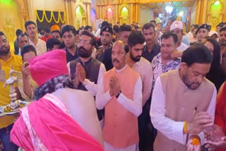 raghubar-das-inaugurated-durga-puja-pandal-in-jamshedpur