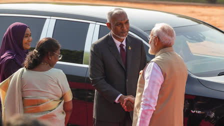 Maldives President Mohamed Muizzu arrived in Delhi, where he was greeted by President Droupadi Murmu and Prime Minister Narendra Modi at Rashtrapati Bhavan.