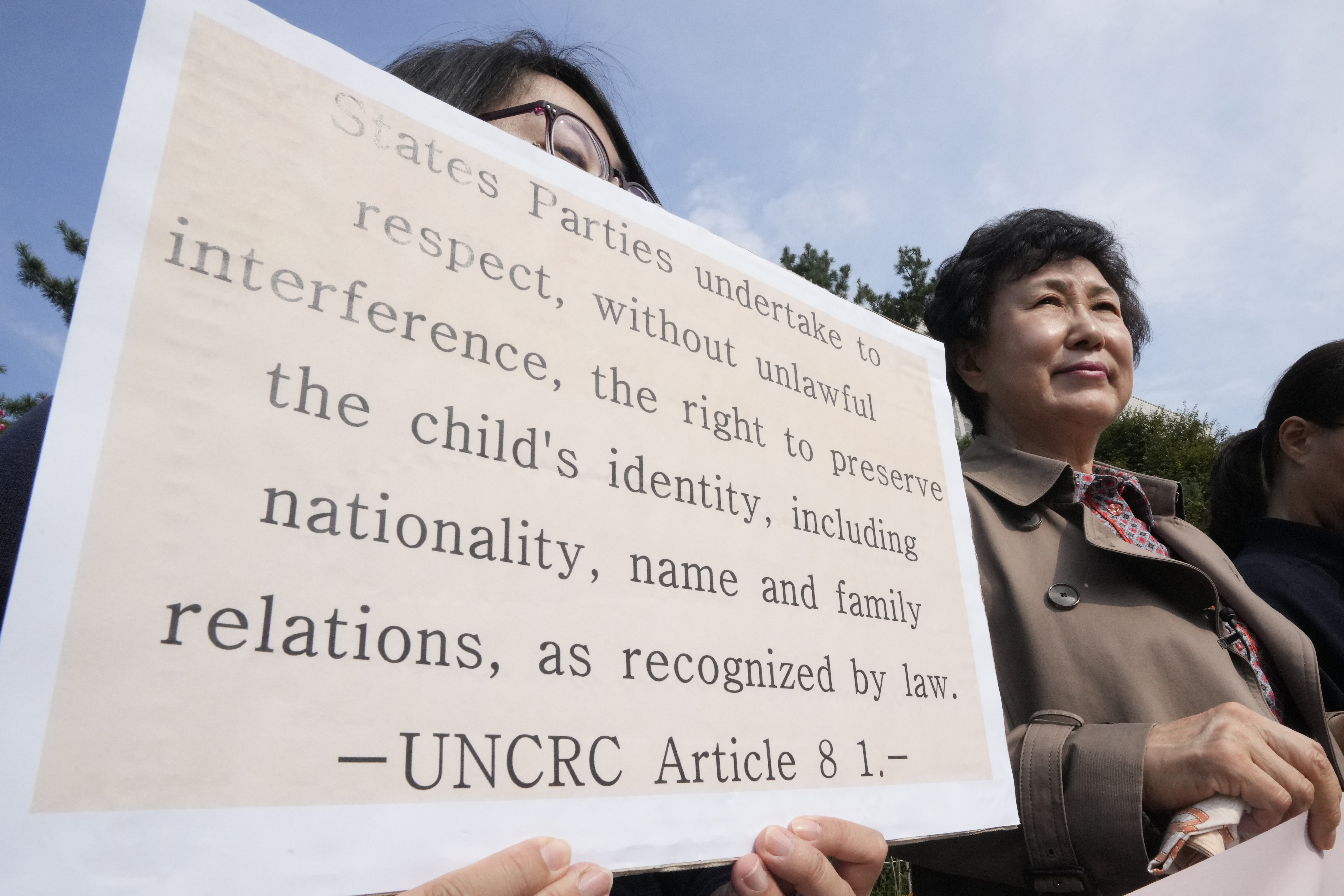 SOUTH KOREAN WOMAN  SUES GOVERNMENT AND ADOPTION AGENCY  ദക്ഷിണ കൊറിയ  അമ്മ