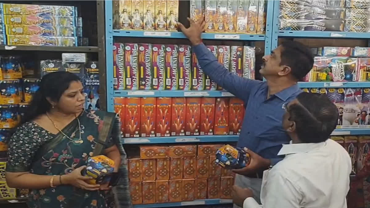 strict-action-if-chinese-crackers-are-sold-in-vellore-collector-kumaravel