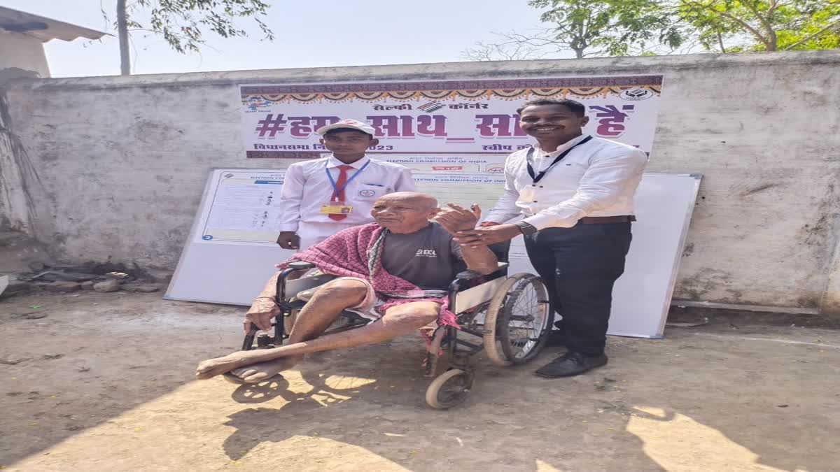 Chhattisgarh polls: first-time-voting,  93 year old Sher Singh cast the first vote of his life