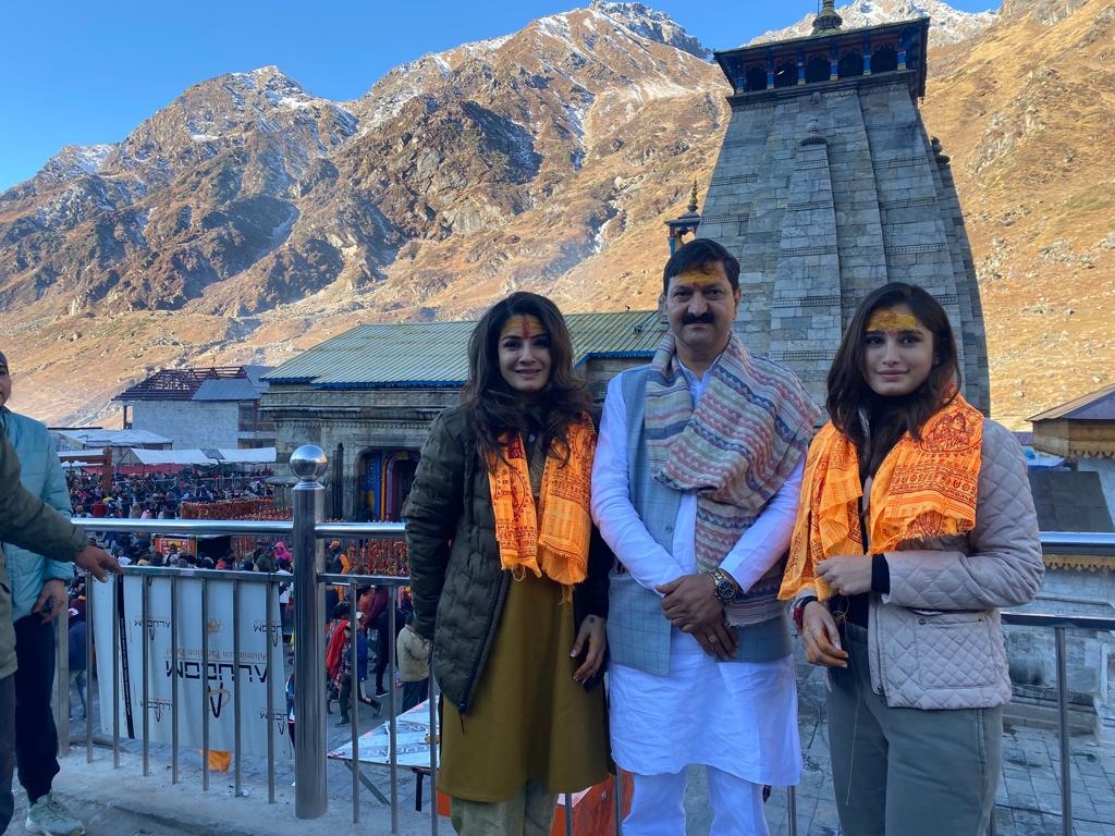 Actress Raveena Tandon visited Badrinath and Kedarnath temples with her daughter