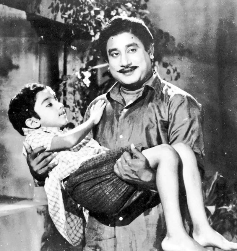 Kamal Haasan with Sivaji Ganesan in a still from Parthal Pasi Theerum (1962)