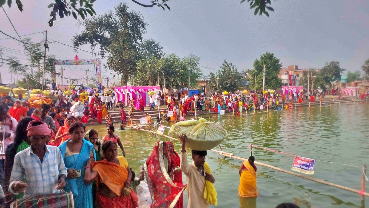 ओलार्क सूर्य मंदिर पर उमड़ी भीड़