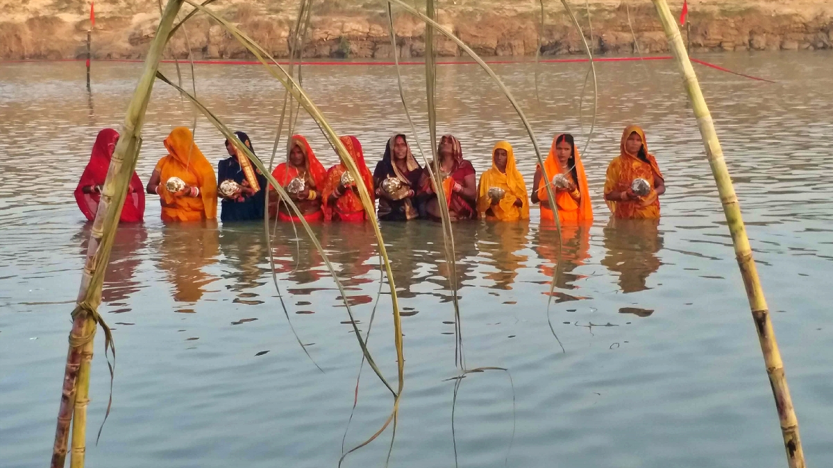 मधुबनी में छठ व्रती