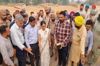 DC Bathinda Showkat Ahmad and SSP Amneet Kondal, MD Pansp Sonali Giri visited grain markets.