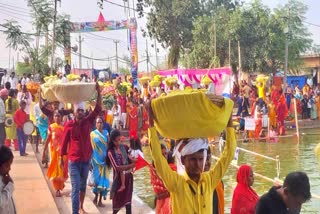 डाला लेकर ओलार्क सूर्य मंदिर पहुंचे ने लगे छठ व्रती