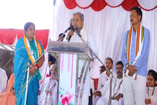 CM Siddaramaiah at Sandur election campaign meeting