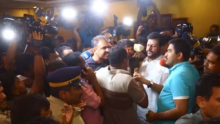 PALAKKAD BYPOLL  MIDNIGHT POLICE RAID  CONGRESS BJP CPIM  പാലക്കാട് പൊലീസ് റെയ്‌ഡ്