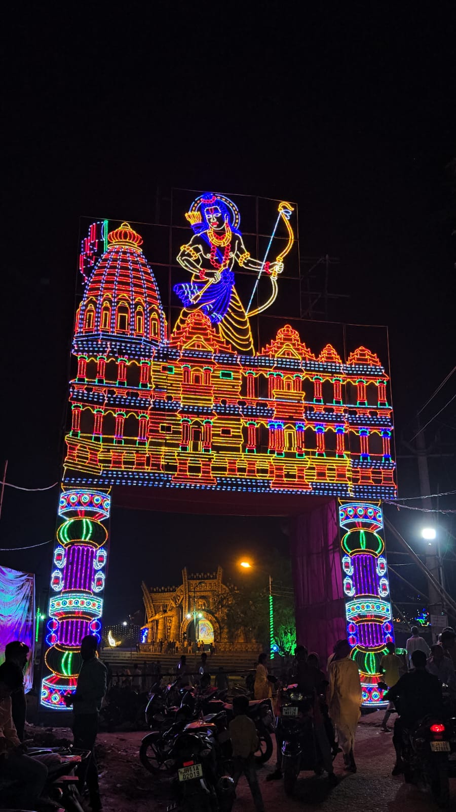 Vande Bharat Express train format pandal became center of attraction at Dhanwar Chhath Ghat in Giridih