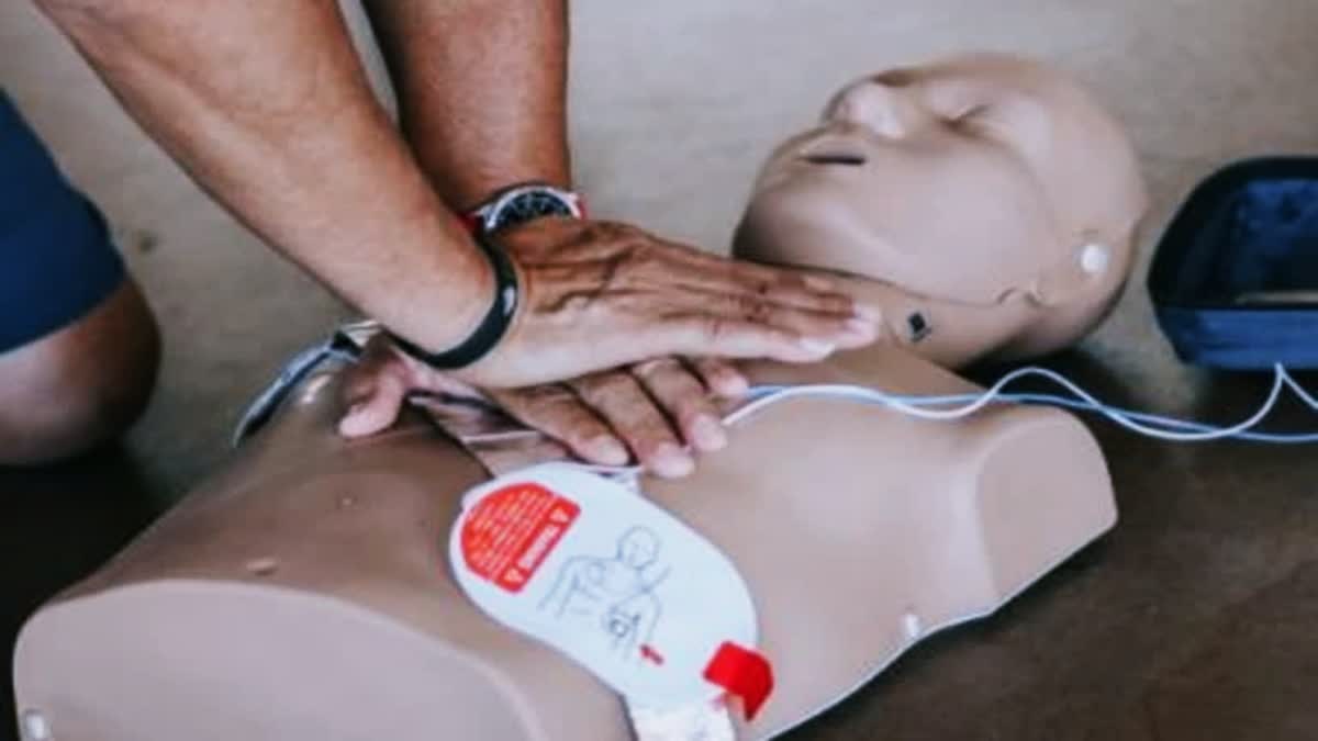 How to do CPR in case of heart attack