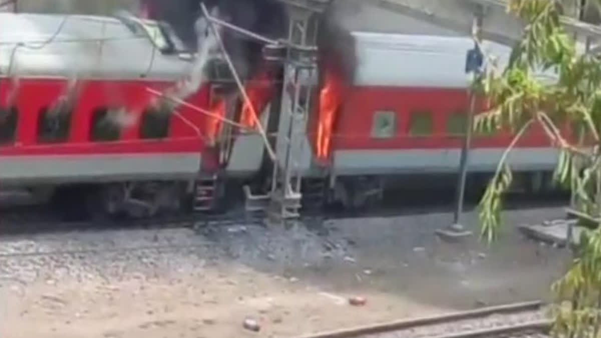 Fire breaks out in Bhubaneswar-Howrah Jan Shatabdi Express, no casuality reported