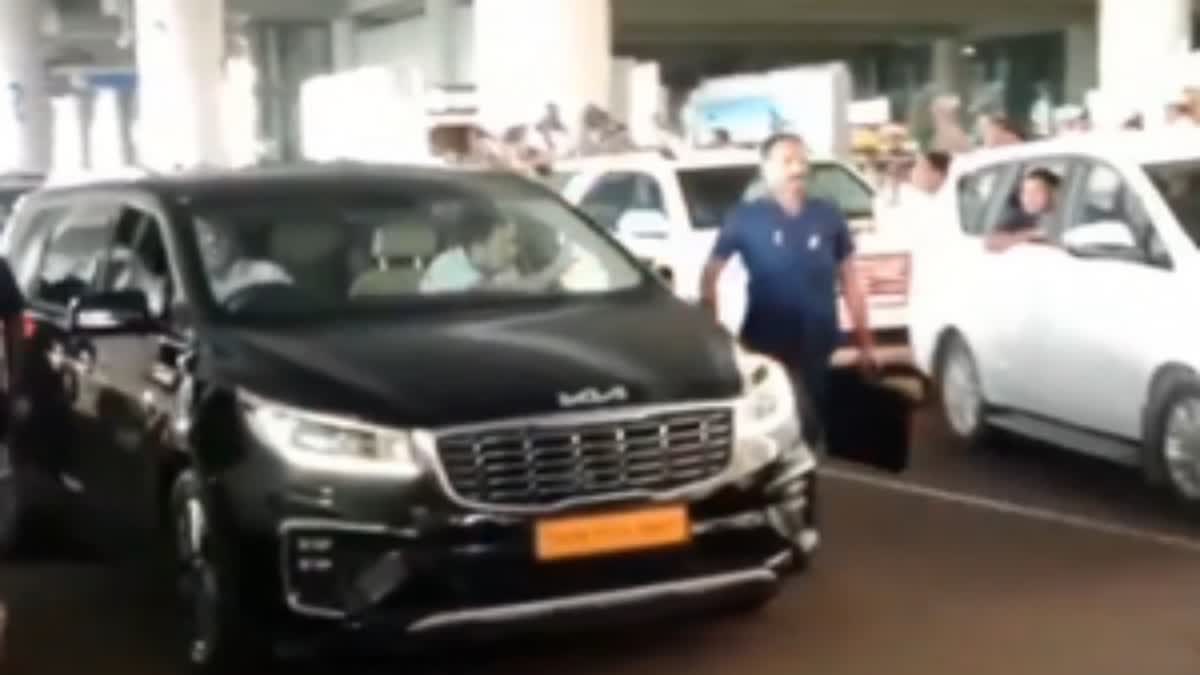 congress leaders arrived in Hyderabad