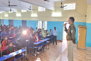 Bokaro SP Priyadarshi Alok taught children of Ramrudra School