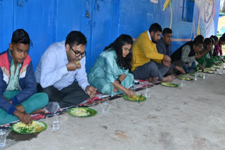 Bokaro DC Kuldeep Chaudhary ate midday meal sitting with children