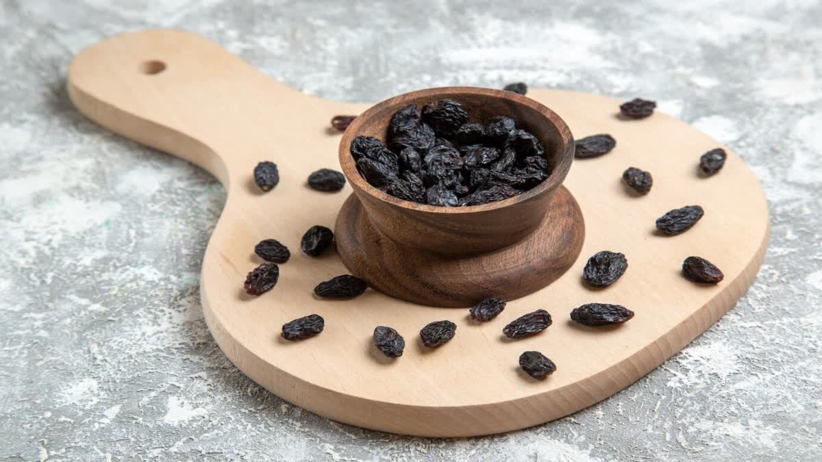 RAISINS BENEFITS SUPERFOOD  HEALTH BENEFITS OF BLACK RAISINS  BENEFITS OF RAISINS SOAKED IN WATER  ഉണക്കമുന്തിരിയുടെ ആരോഗ്യ ഗുണങ്ങൾ